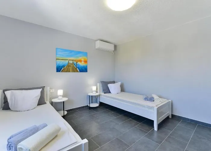 Sara ベンコヴァツ