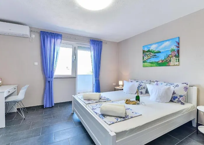 Sara * ベンコヴァツ