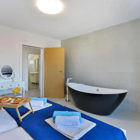 Sara * بنكوفاتش