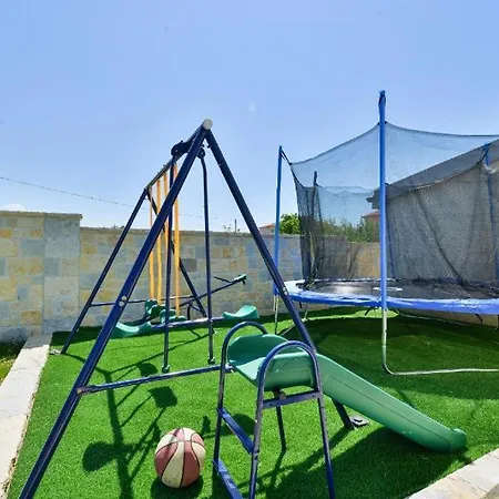 Sara בנקובאץ