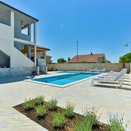 Sara * بنكوفاتش